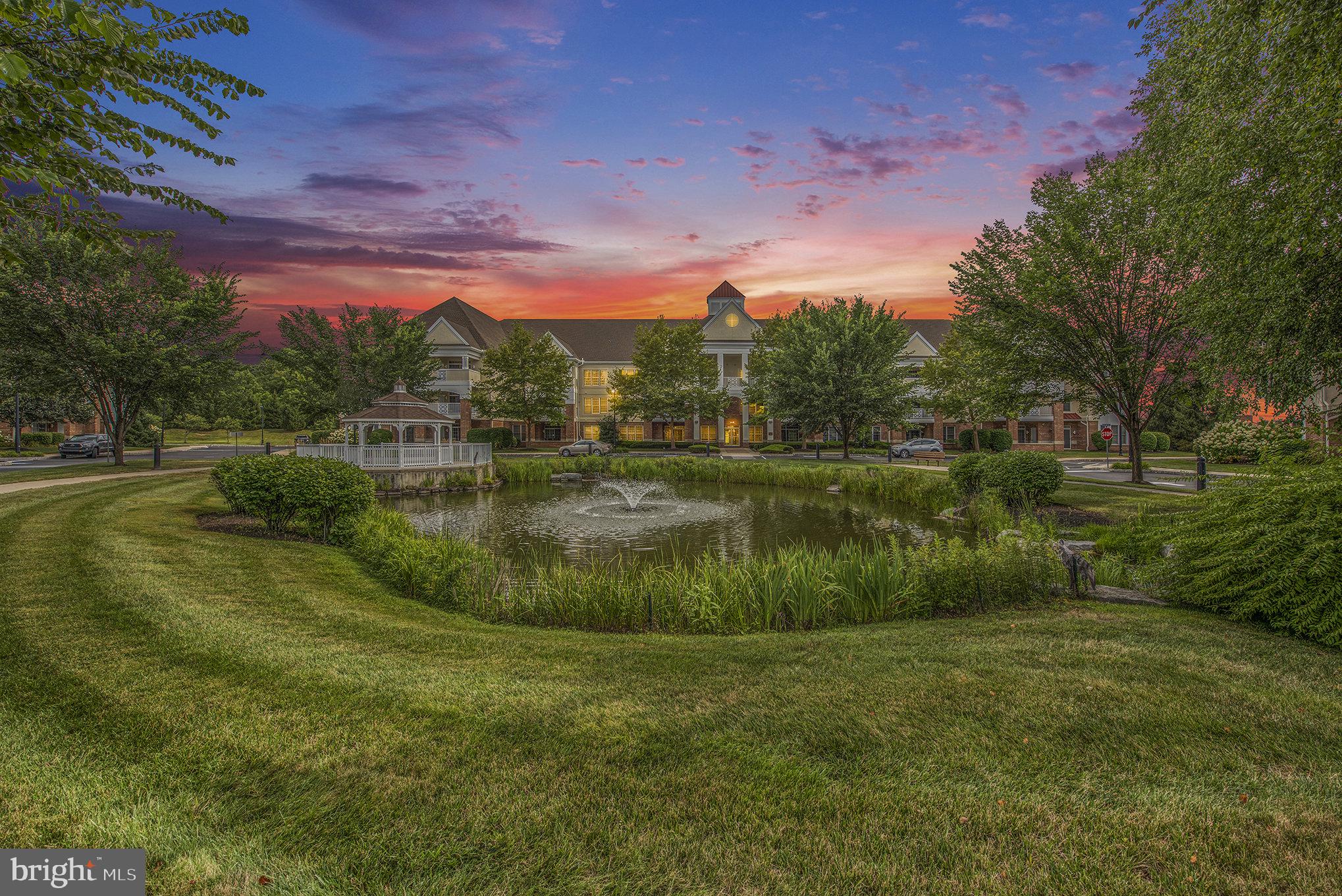 MERIDIAN VALLEY SQ - Residential