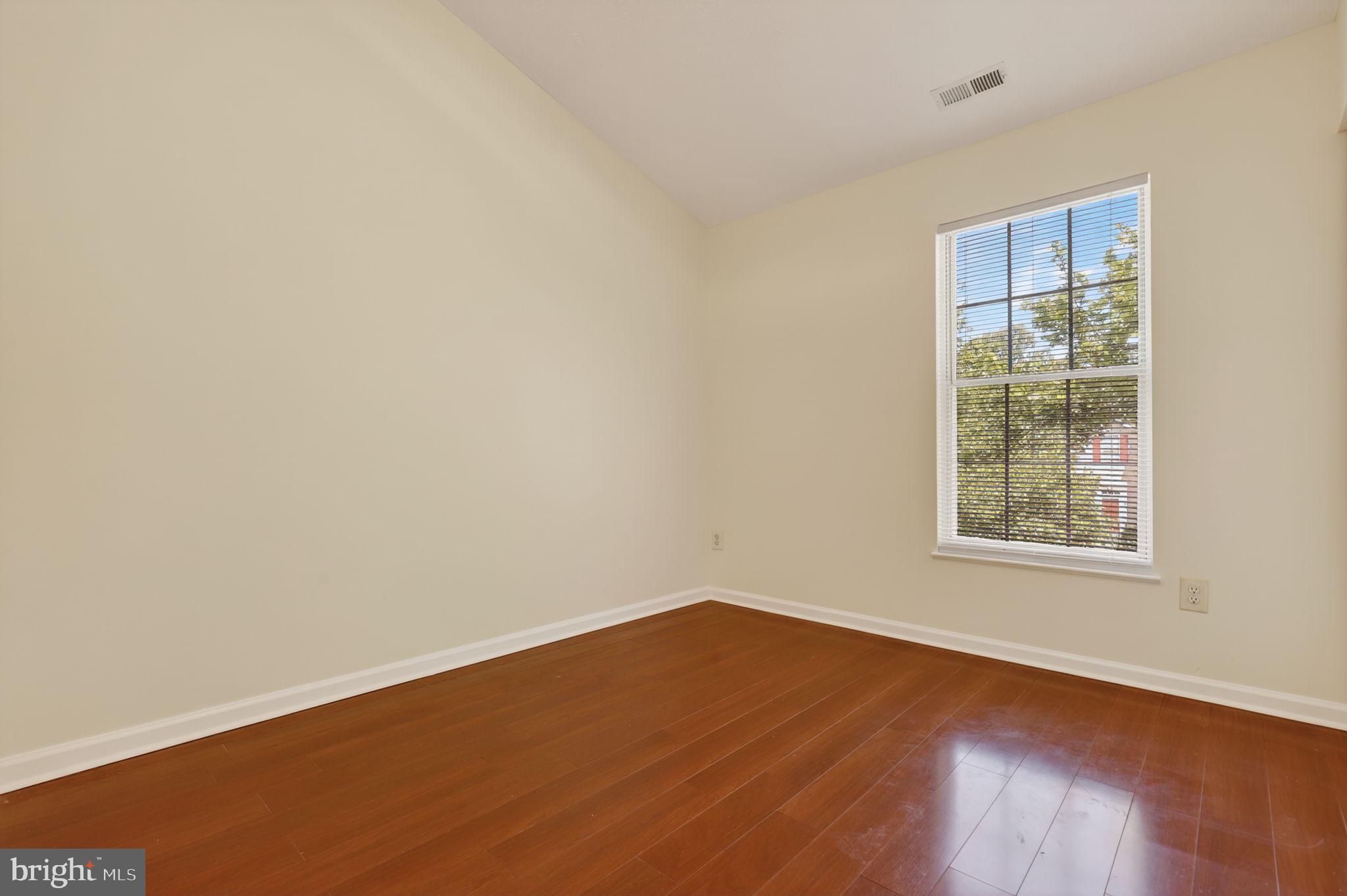 RUSSETT - Residential