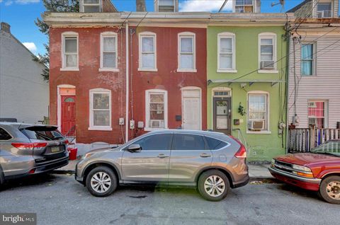 Townhouse For Sale - 470 Spring Garden Street<br/> READING, PA 19602