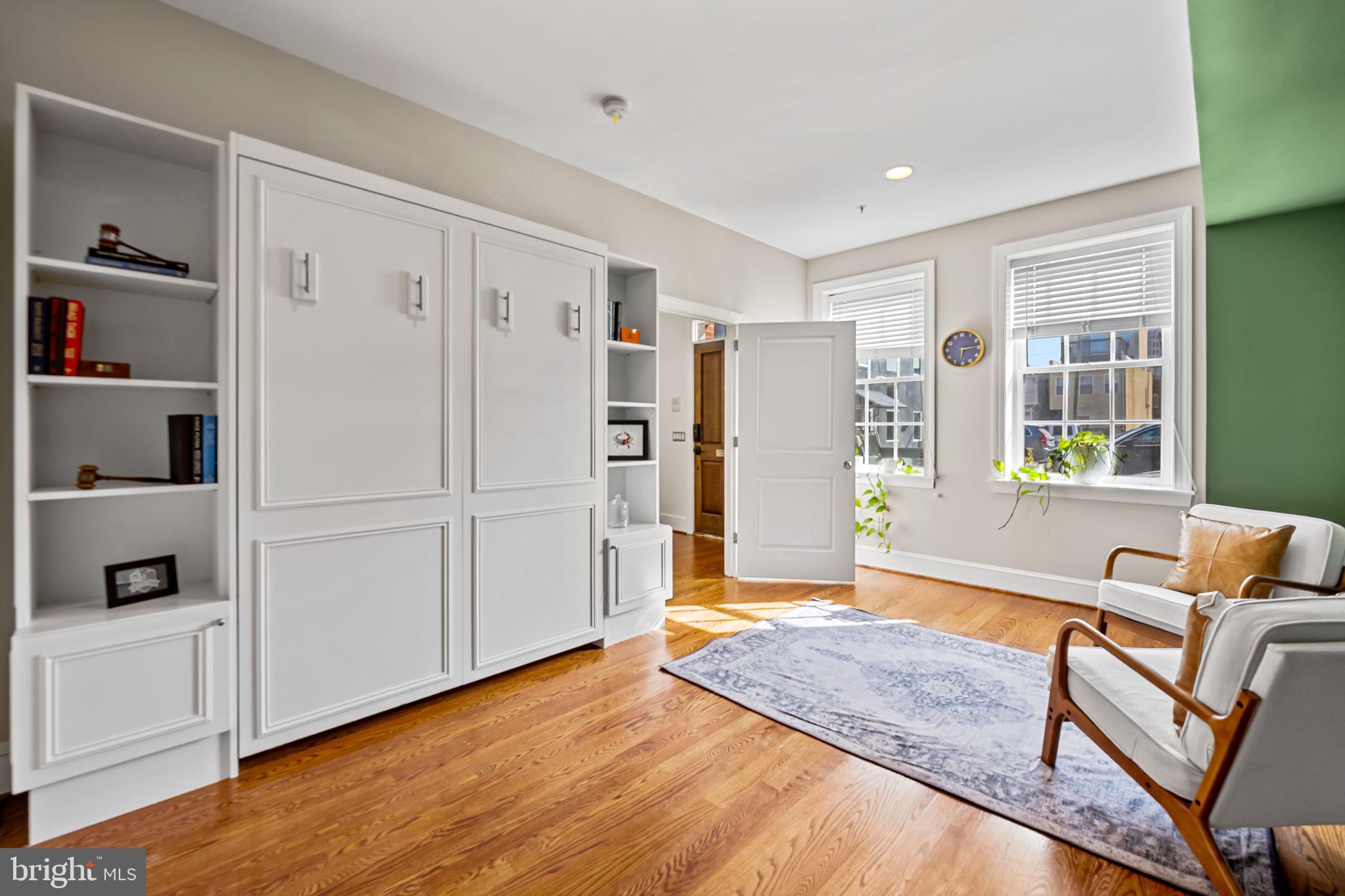 LOCUST POINT - Residential