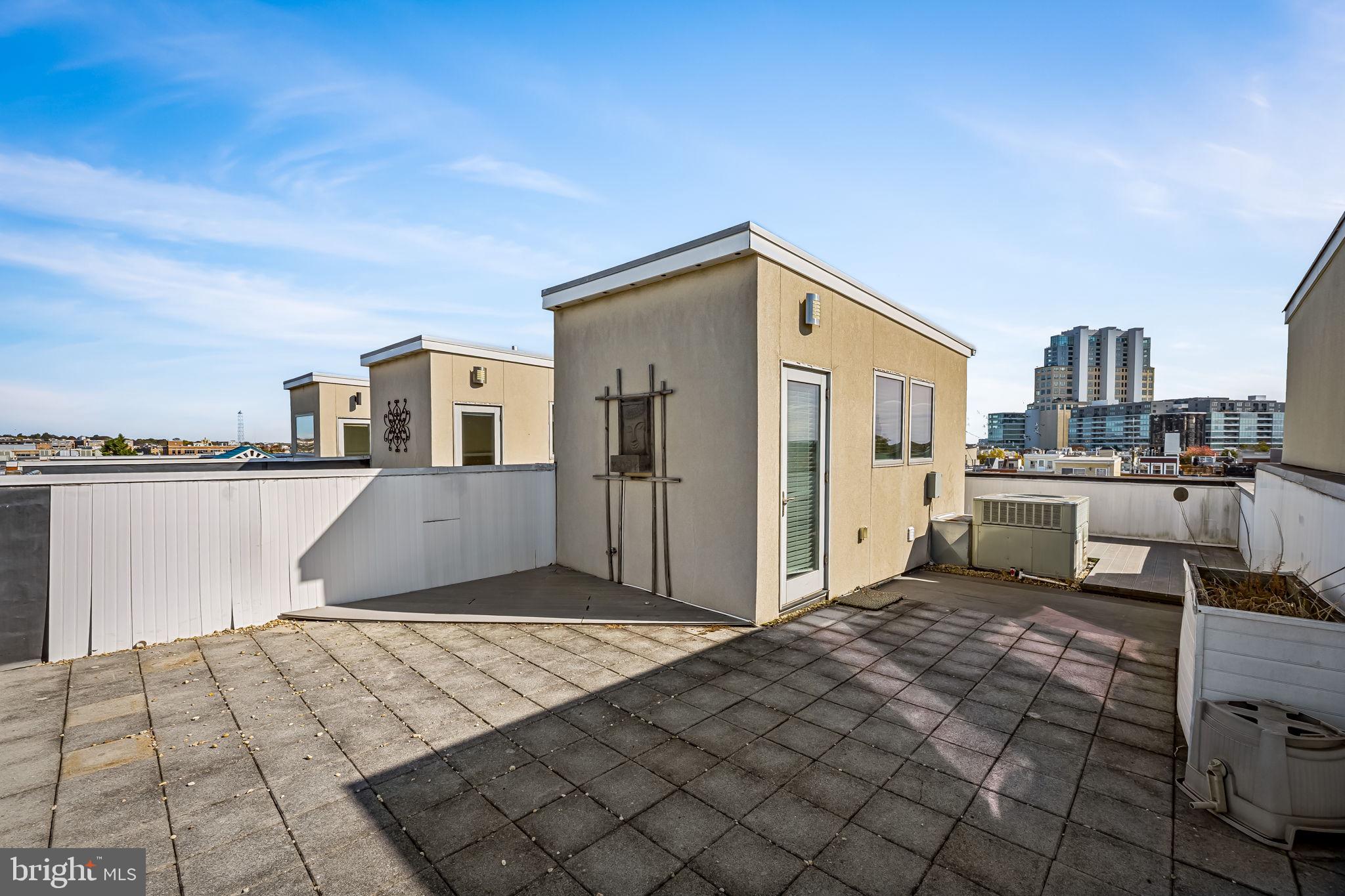 LOCUST POINT - Residential