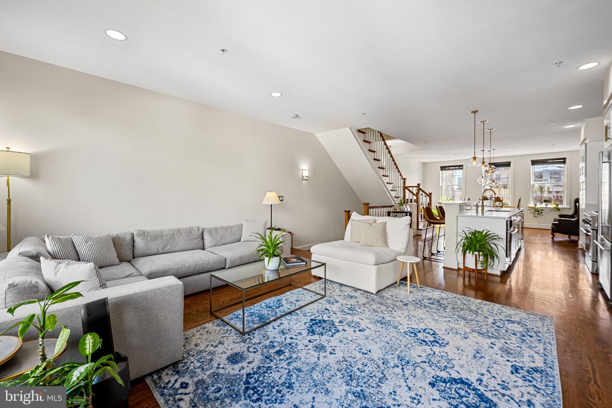 LOCUST POINT - Residential