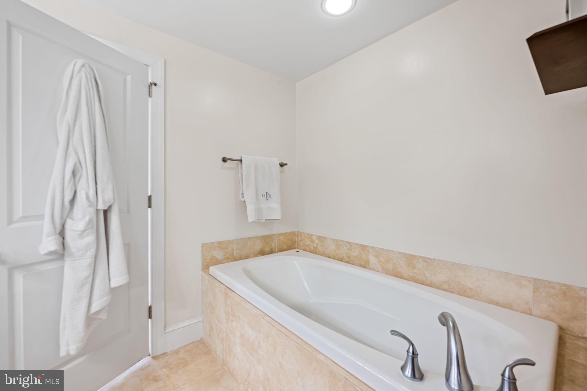 LOCUST POINT - Residential