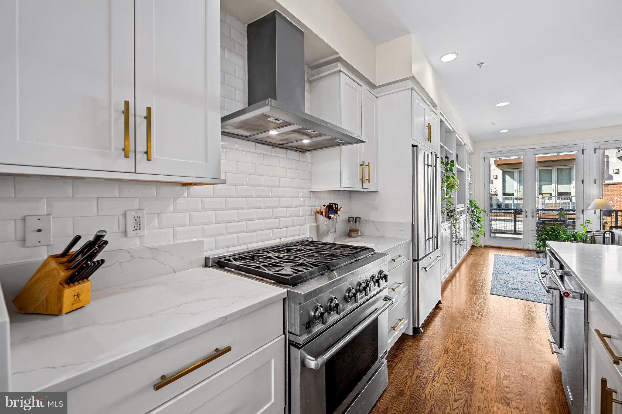 LOCUST POINT - Residential