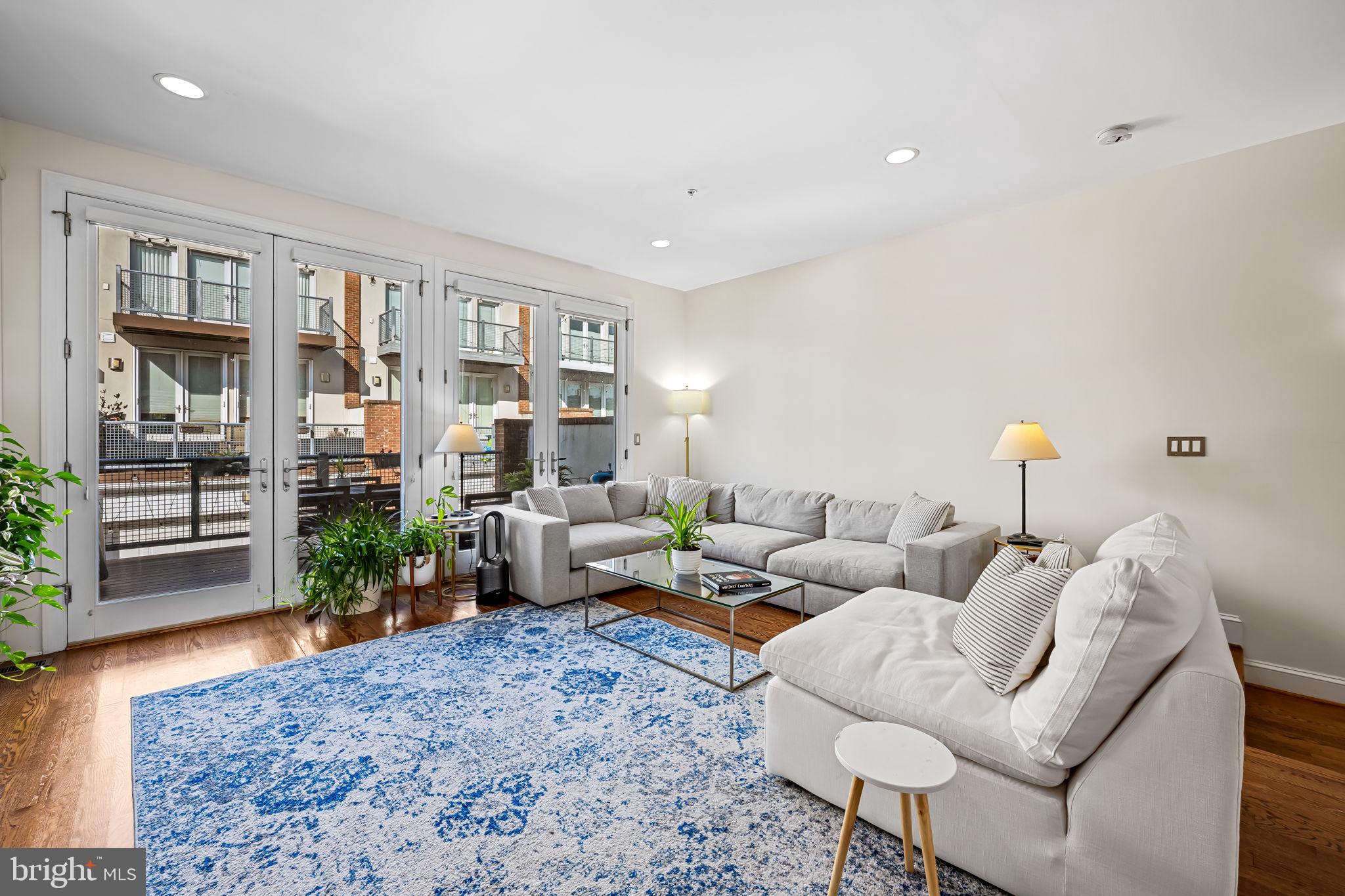 LOCUST POINT - Residential