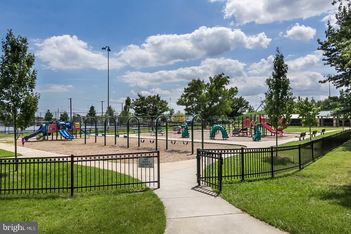 LOCUST POINT - Residential