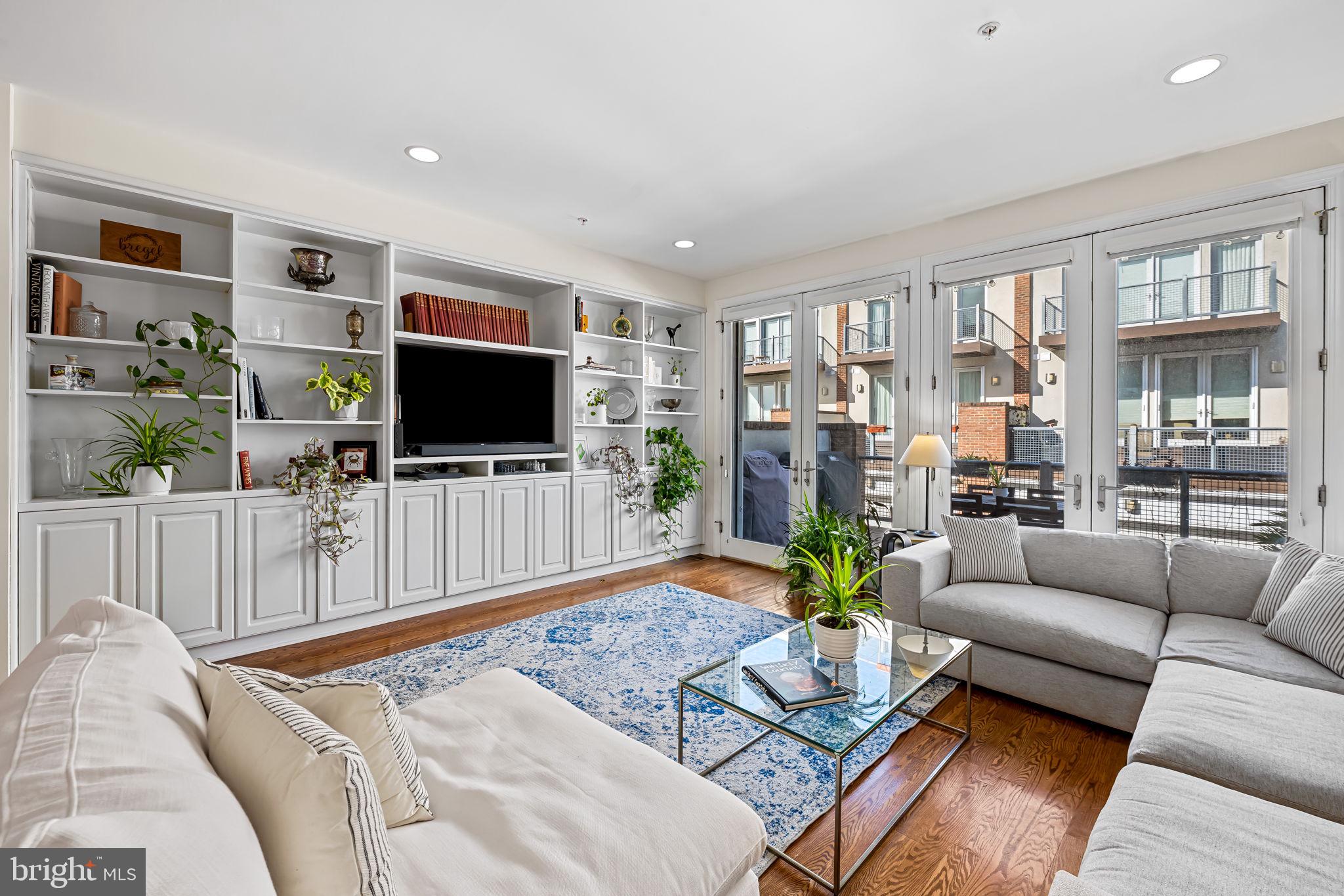 LOCUST POINT - Residential