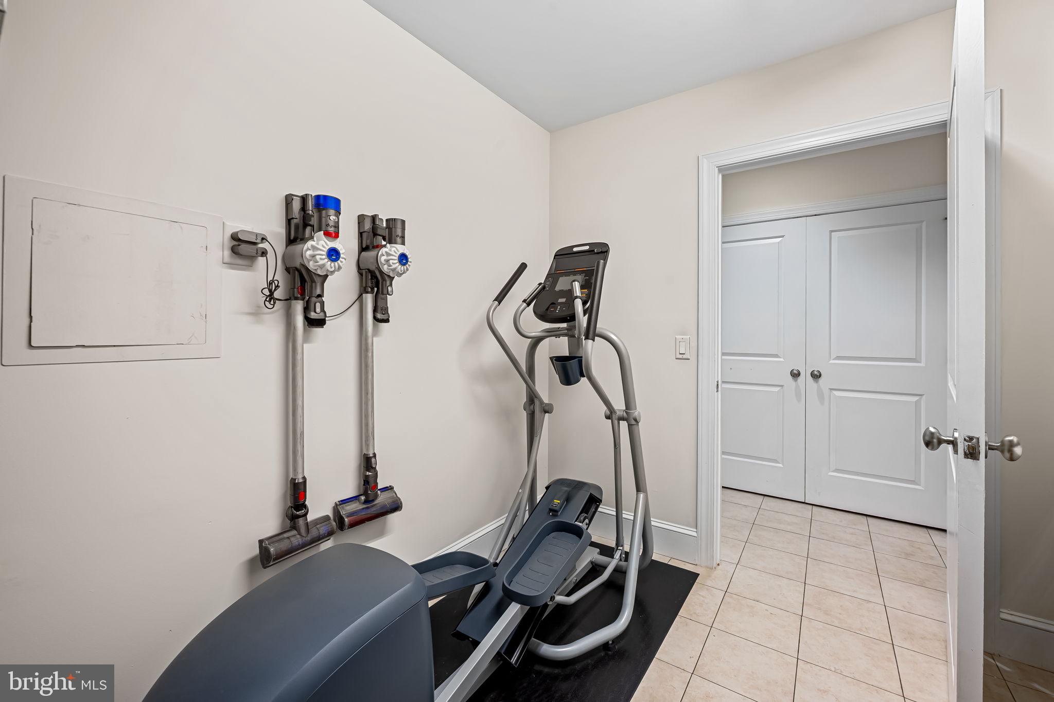 LOCUST POINT - Residential