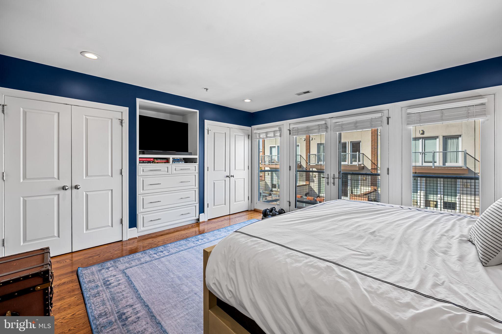 LOCUST POINT - Residential