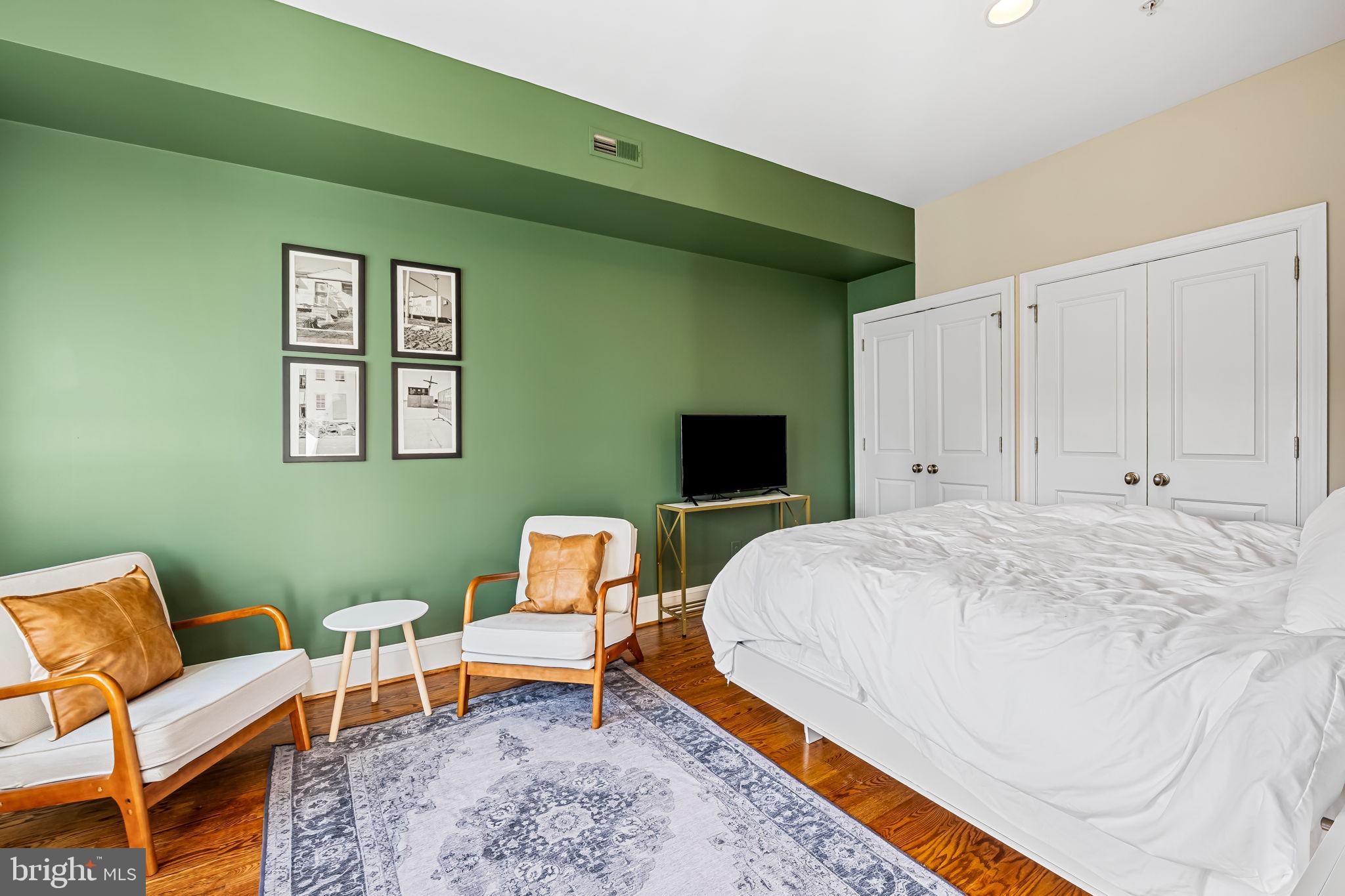 LOCUST POINT - Residential