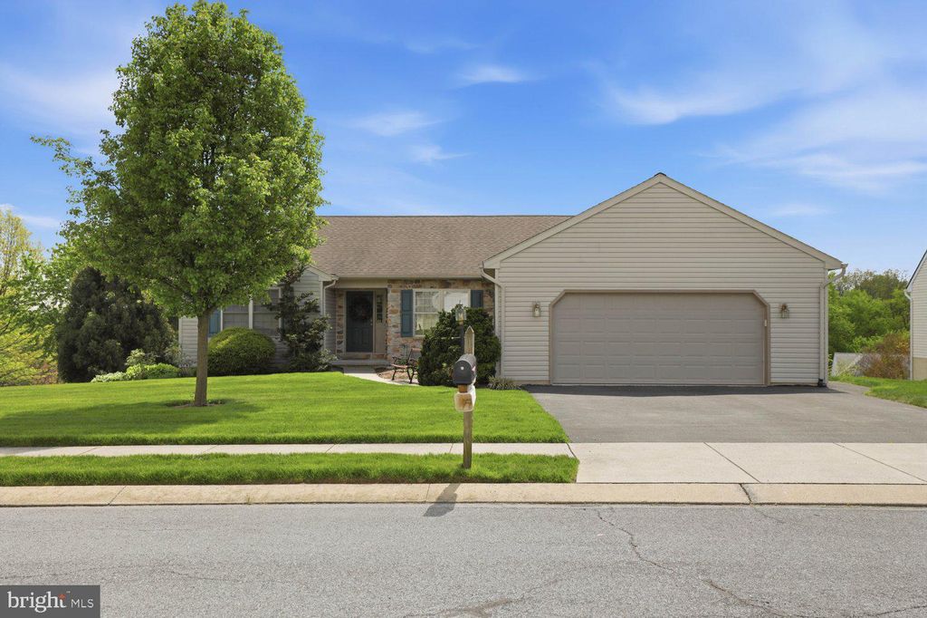 Photo of 3640 Falcon Court, MOUNTVILLE, PA 17554 (MLS # PALA2086698)