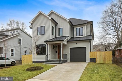 126 S HIGHLAND STREET ARLINGTON VA 22204