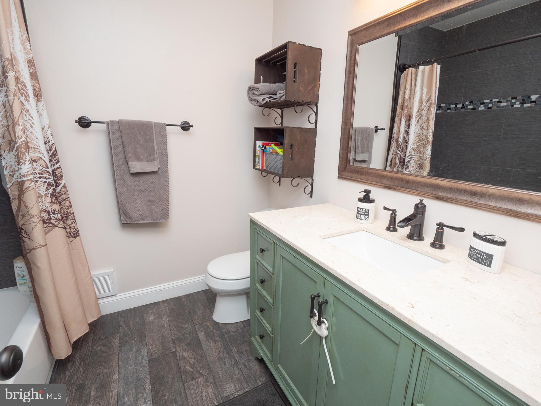 TRACYS LANDING - Residential