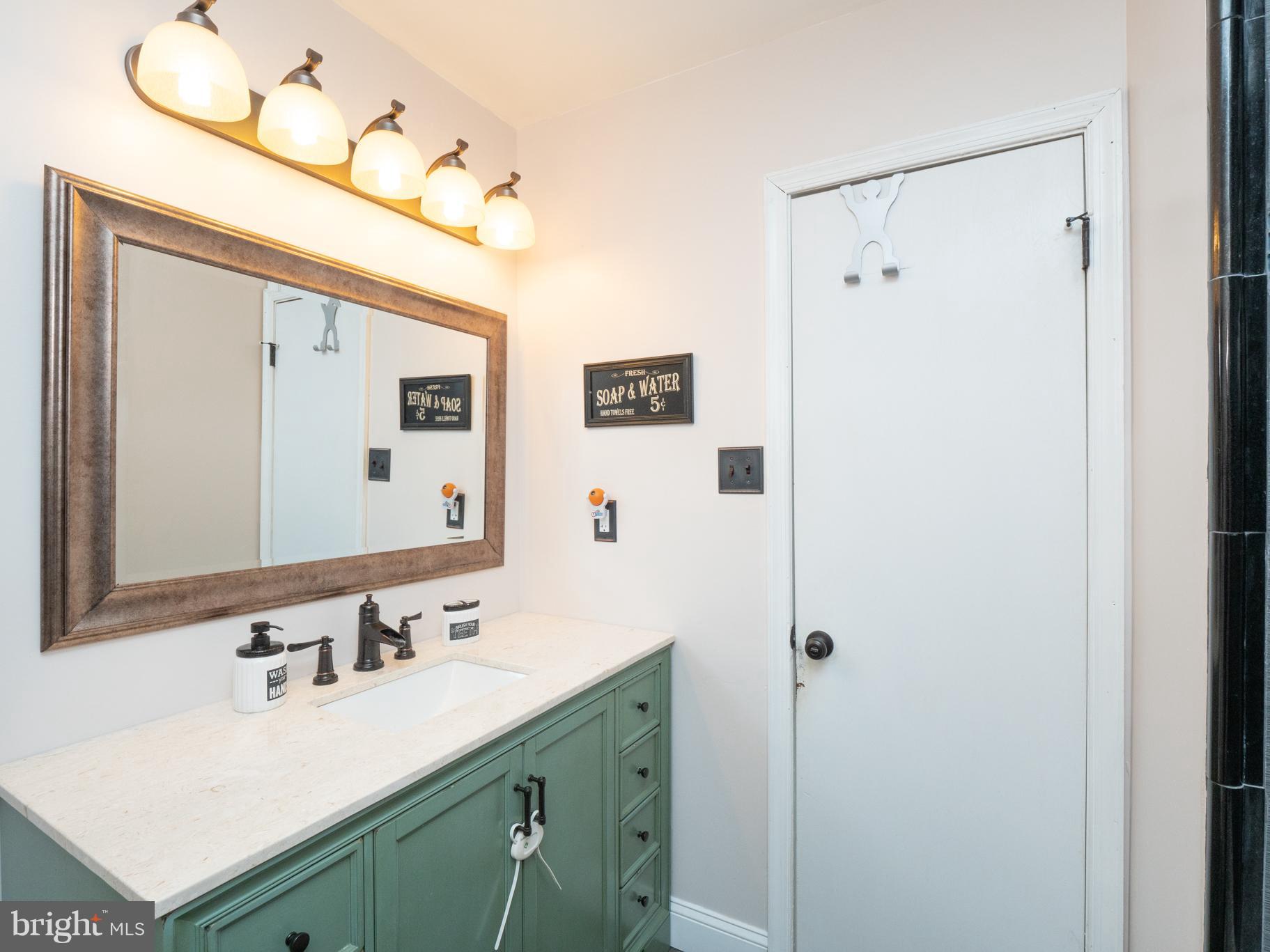 TRACYS LANDING - Residential