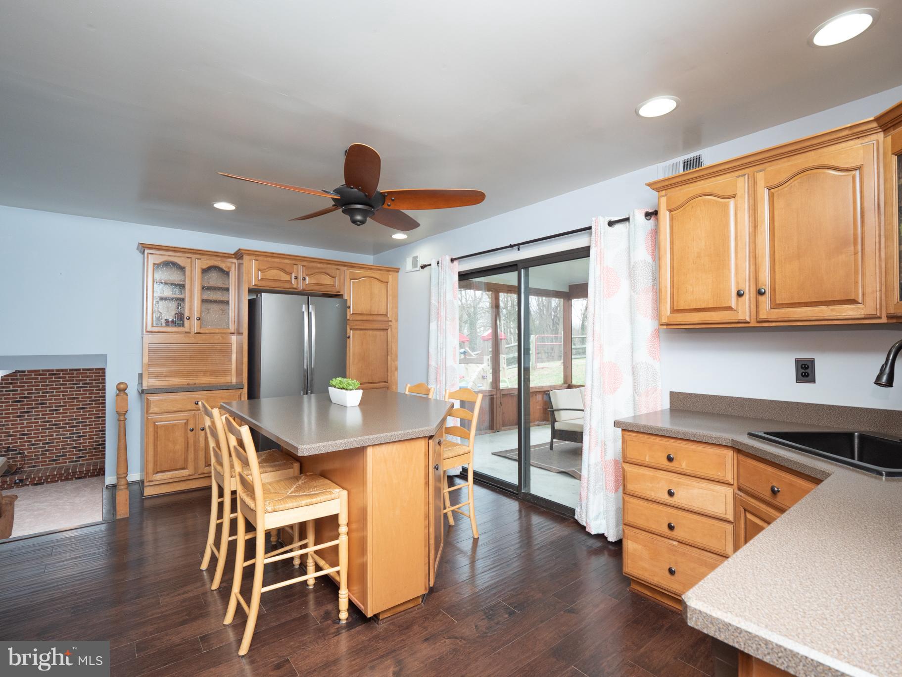 TRACYS LANDING - Residential