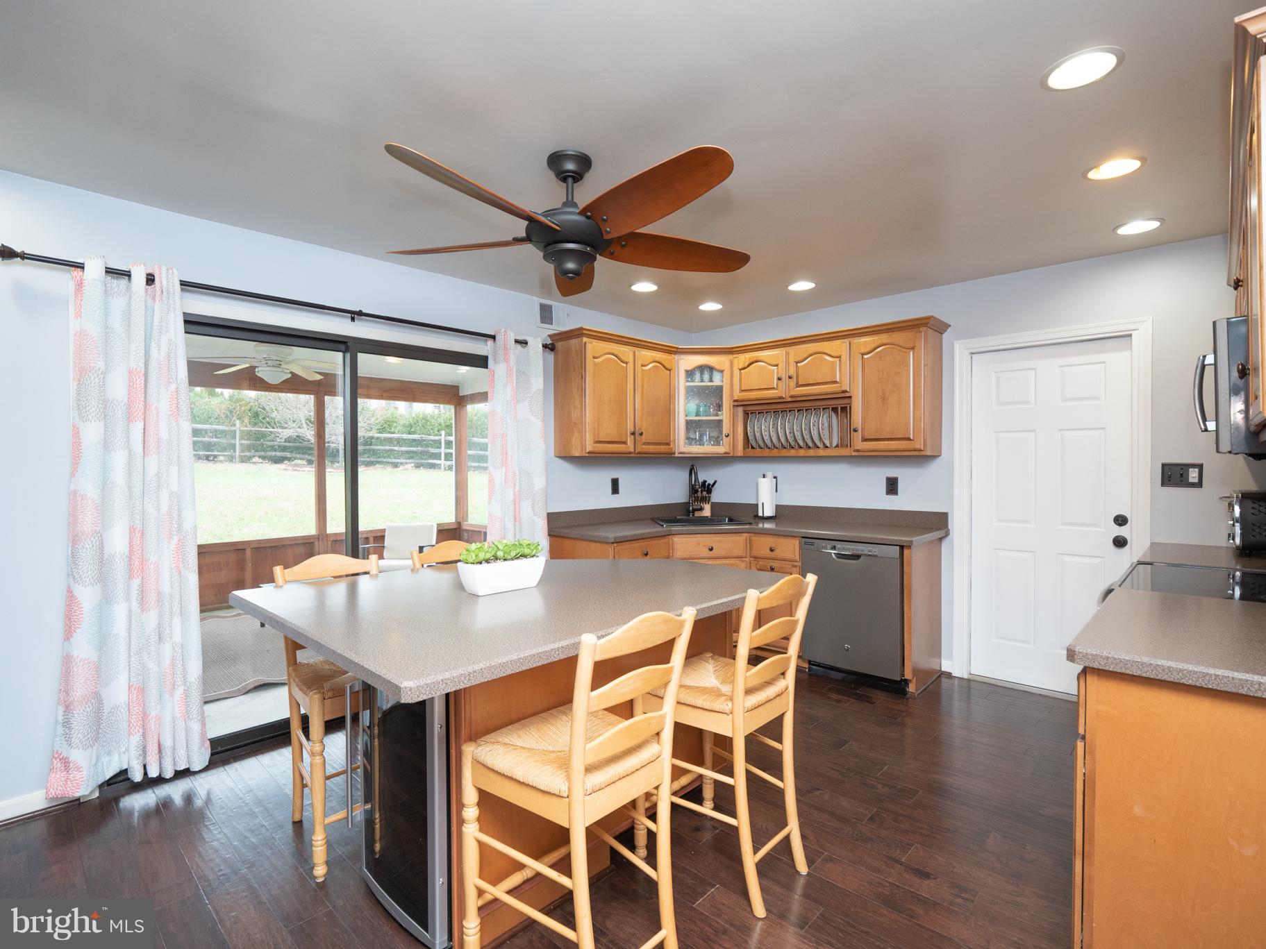 TRACYS LANDING - Residential