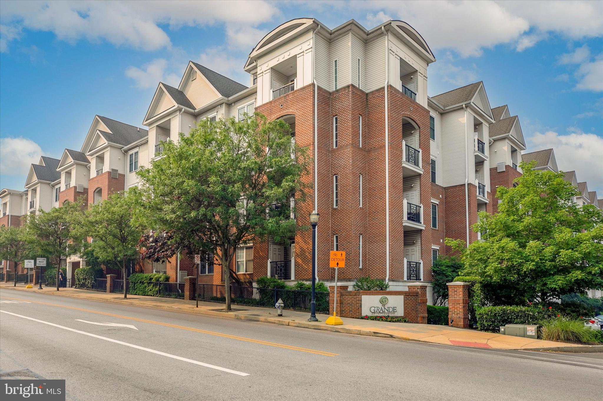 THE GRANDE AT RIVERVIEW - Residential