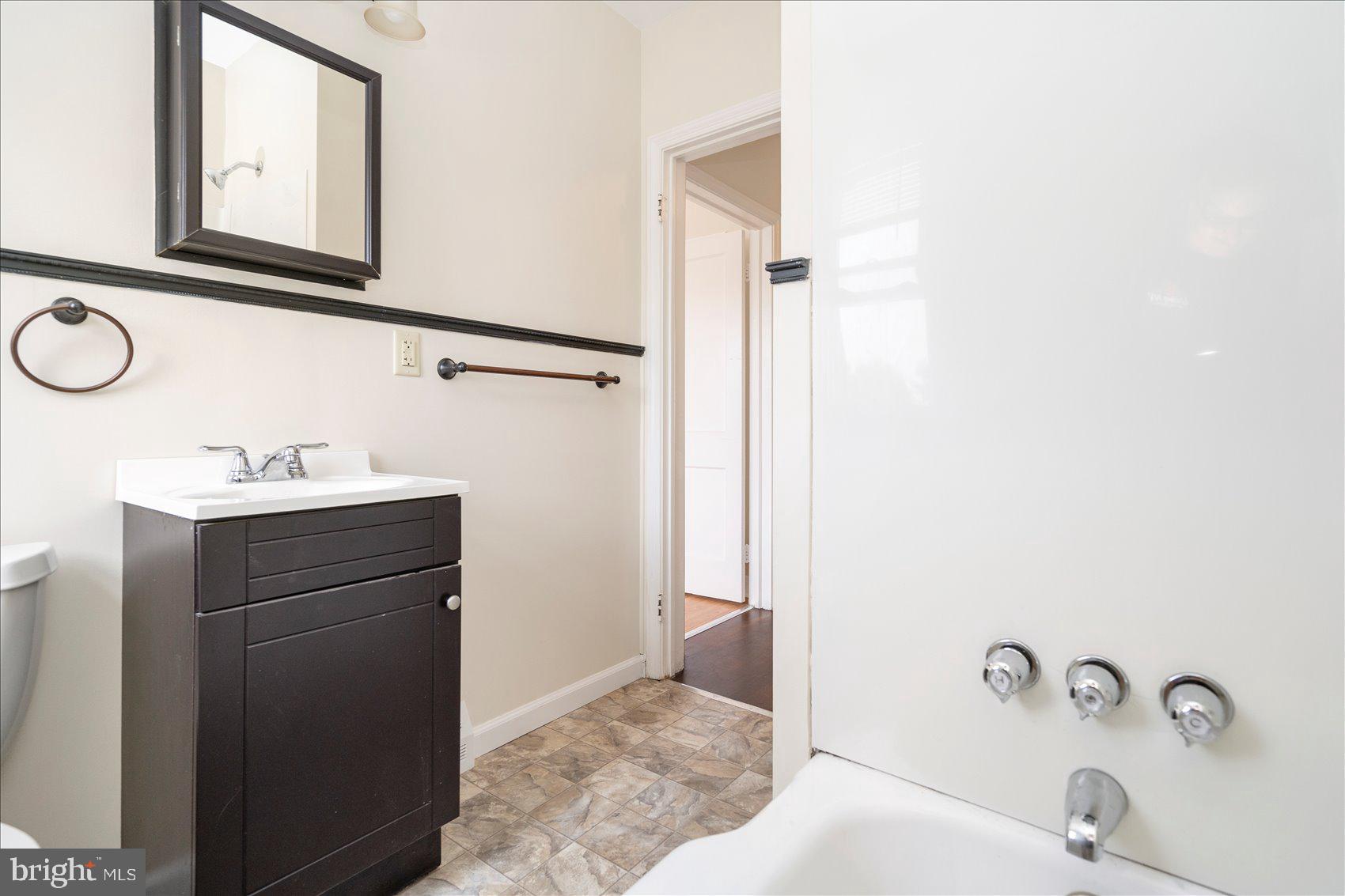 WILTSHIRE - Residential