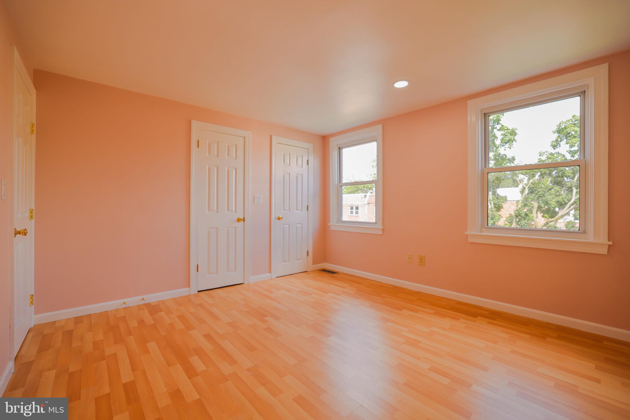 OXFORD CIRCLE - Residential