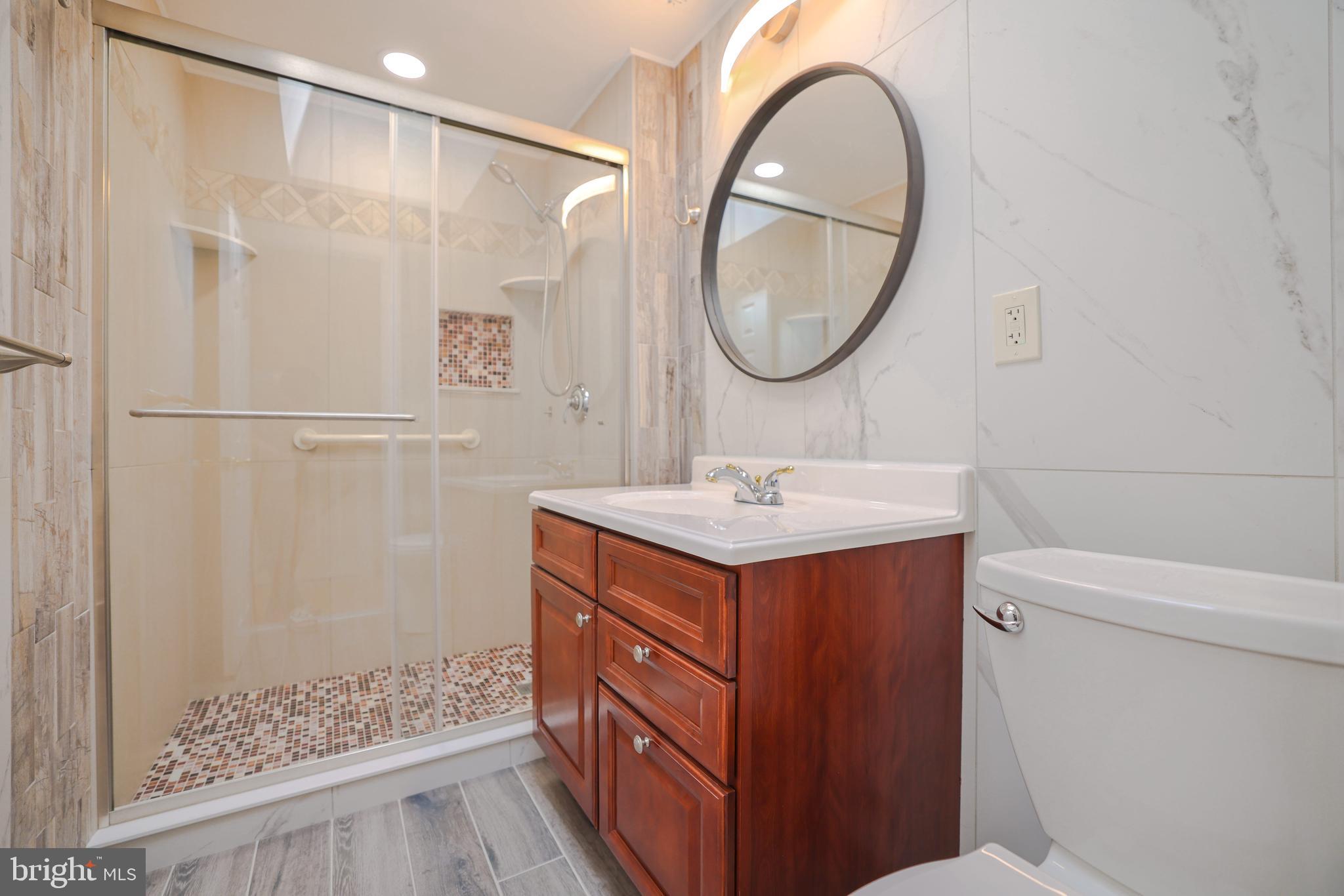 OXFORD CIRCLE - Residential