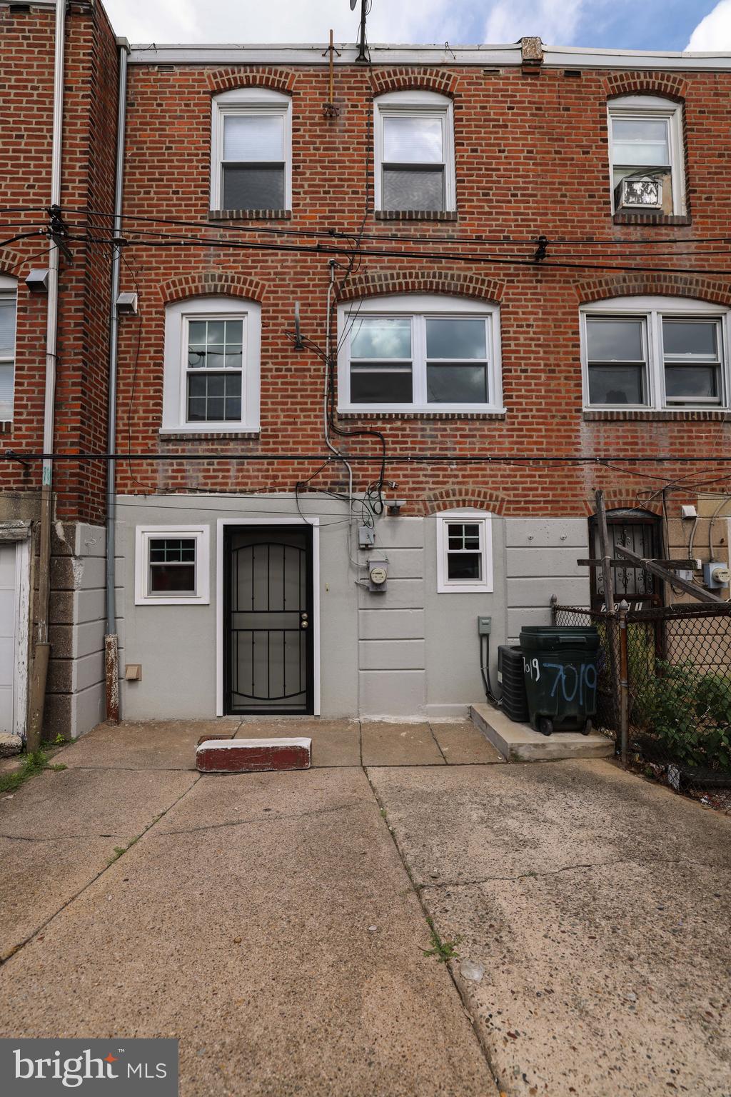 OXFORD CIRCLE - Residential