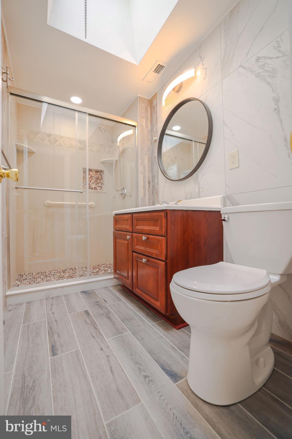 OXFORD CIRCLE - Residential