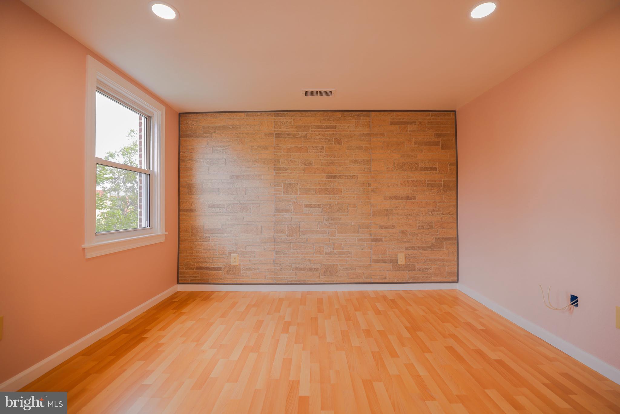 OXFORD CIRCLE - Residential