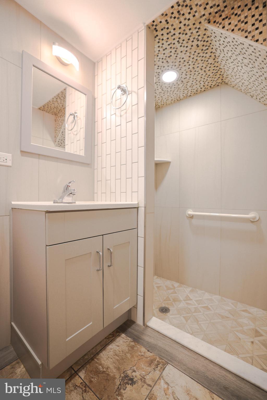 OXFORD CIRCLE - Residential