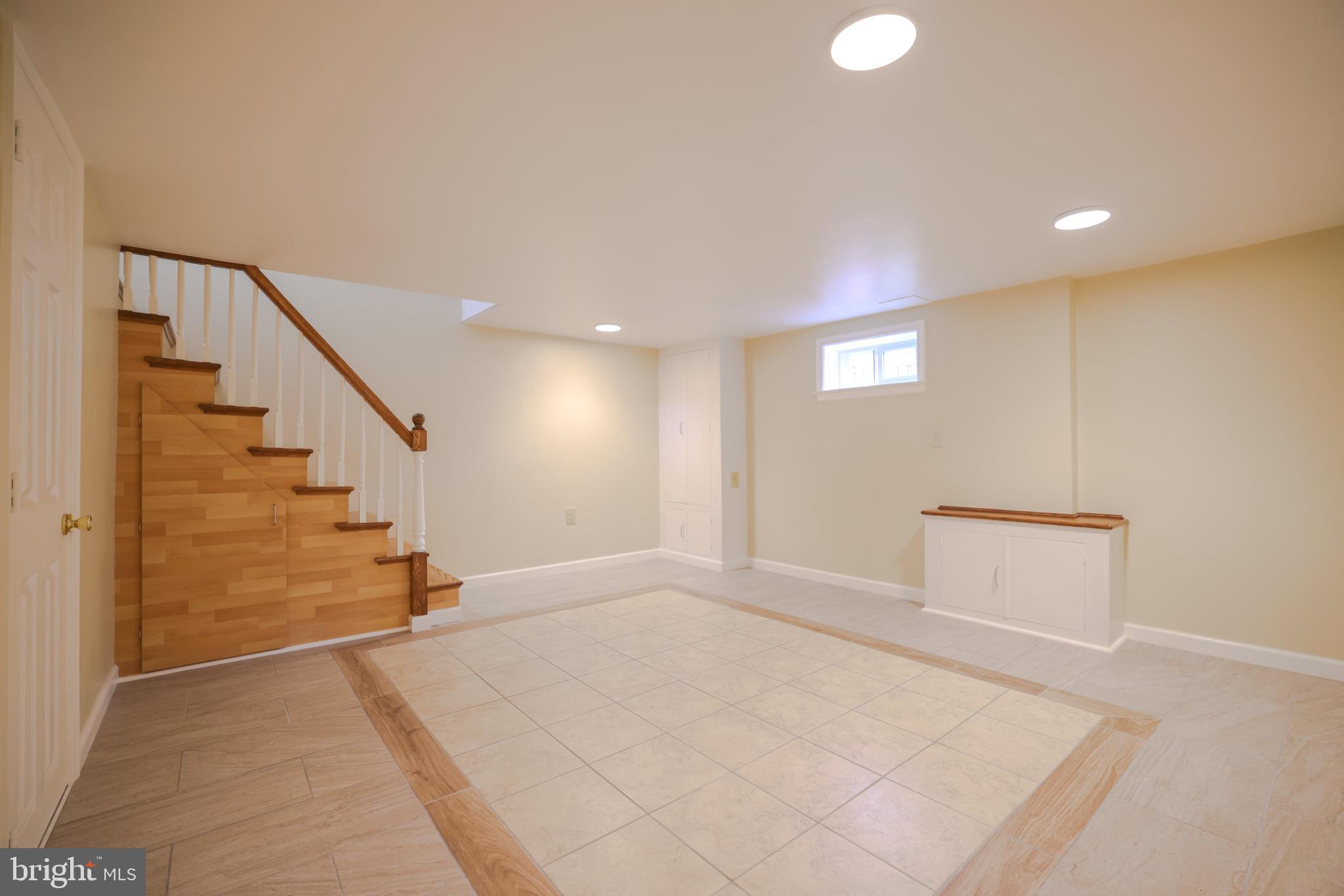 OXFORD CIRCLE - Residential