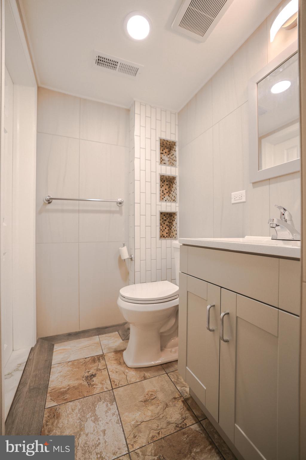 OXFORD CIRCLE - Residential