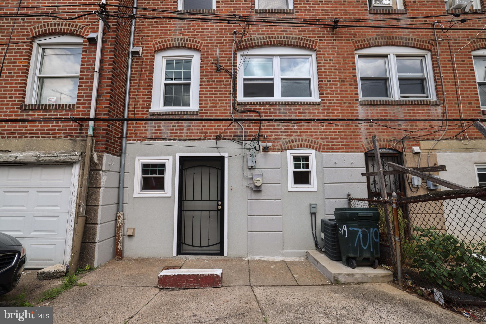 OXFORD CIRCLE - Residential