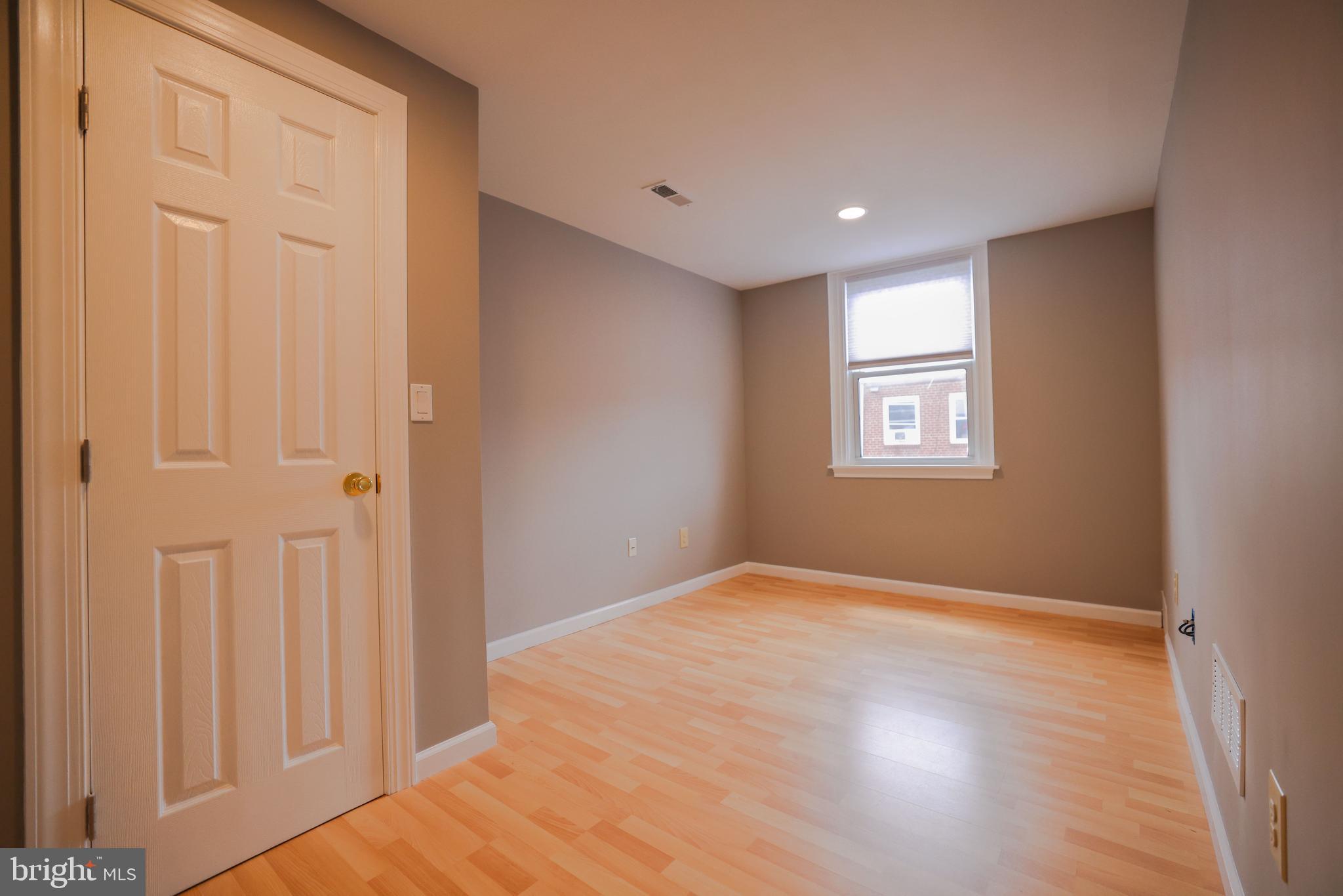 OXFORD CIRCLE - Residential