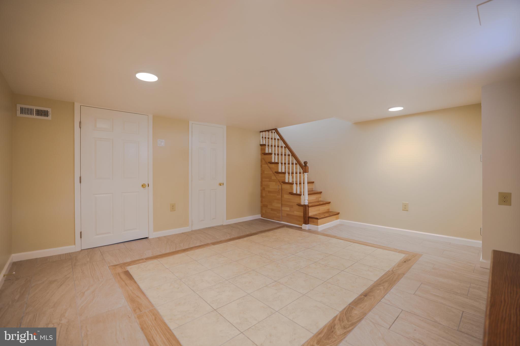 OXFORD CIRCLE - Residential