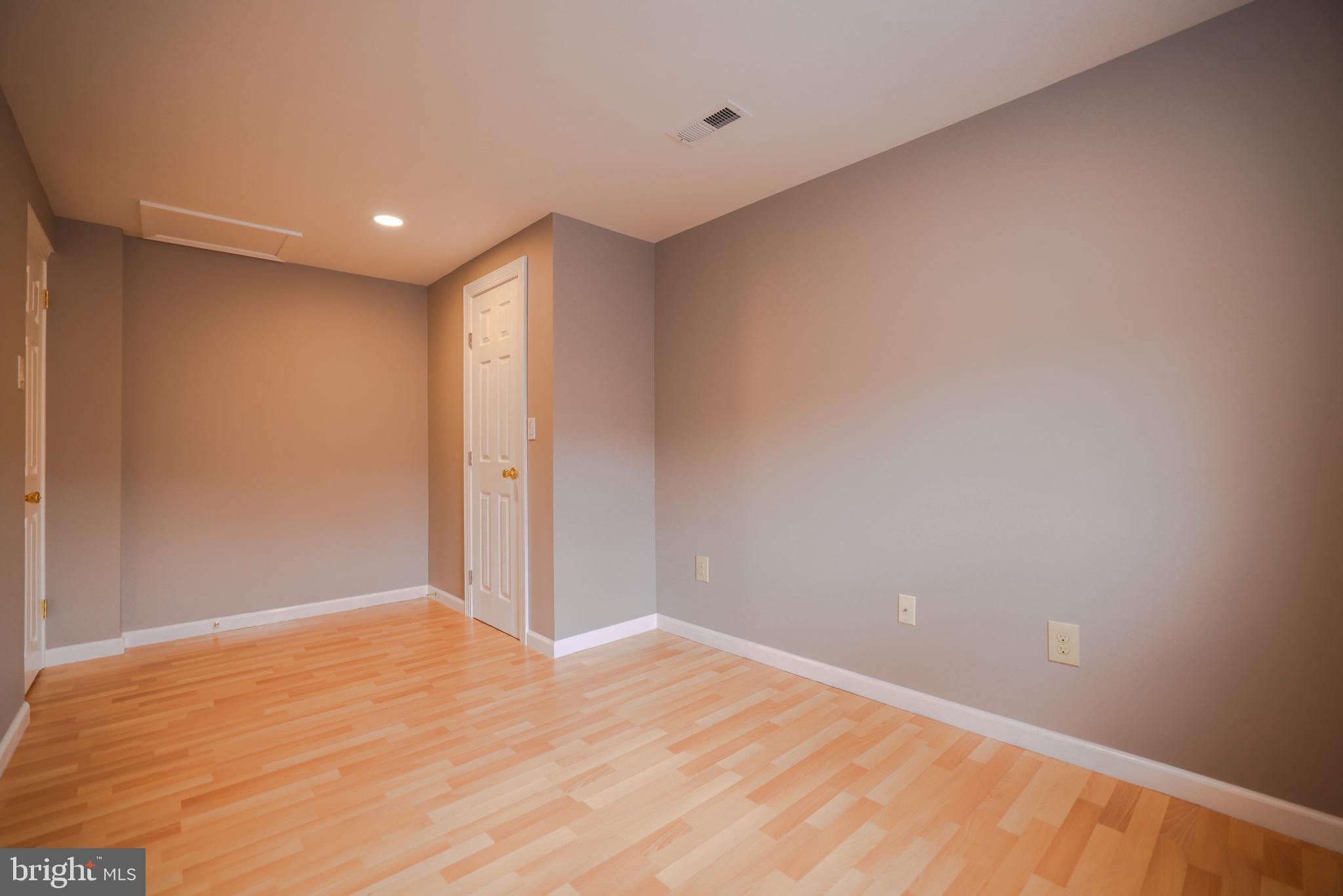 OXFORD CIRCLE - Residential