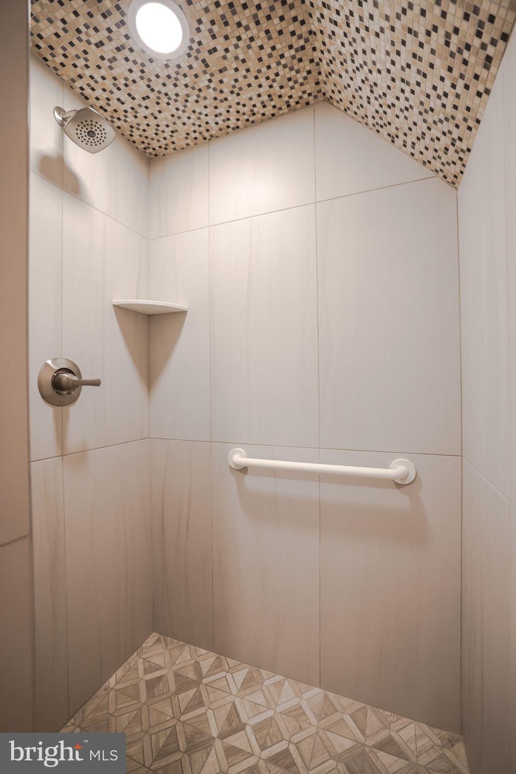 OXFORD CIRCLE - Residential