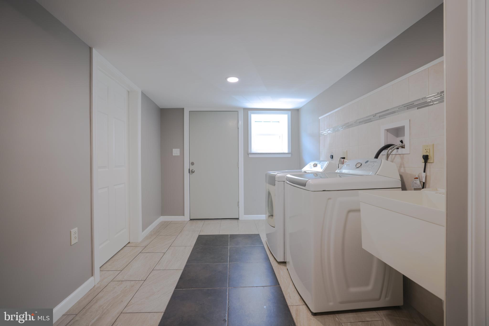 OXFORD CIRCLE - Residential