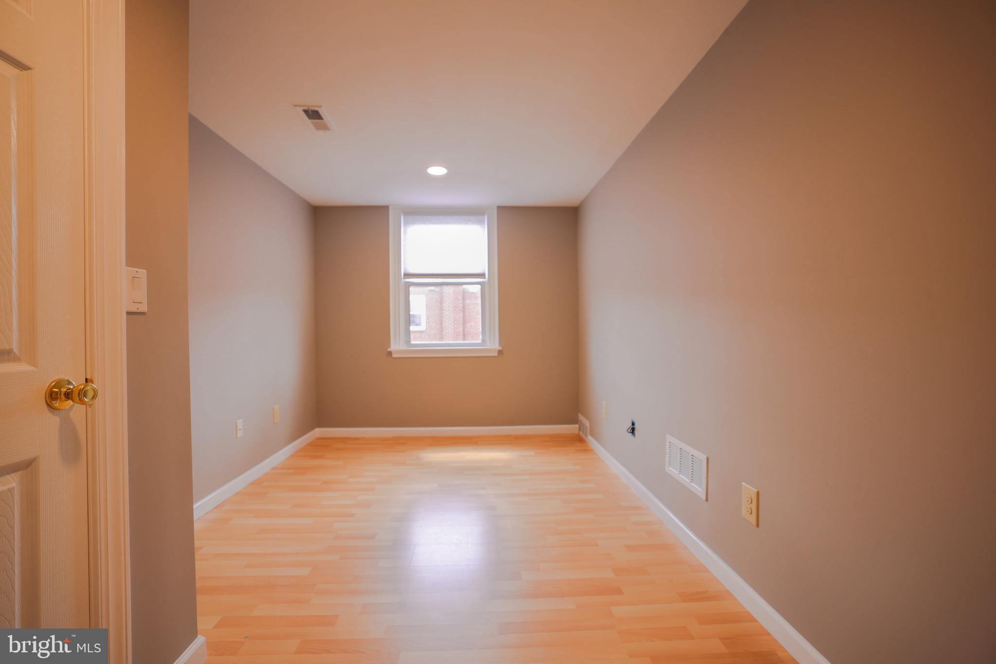 OXFORD CIRCLE - Residential