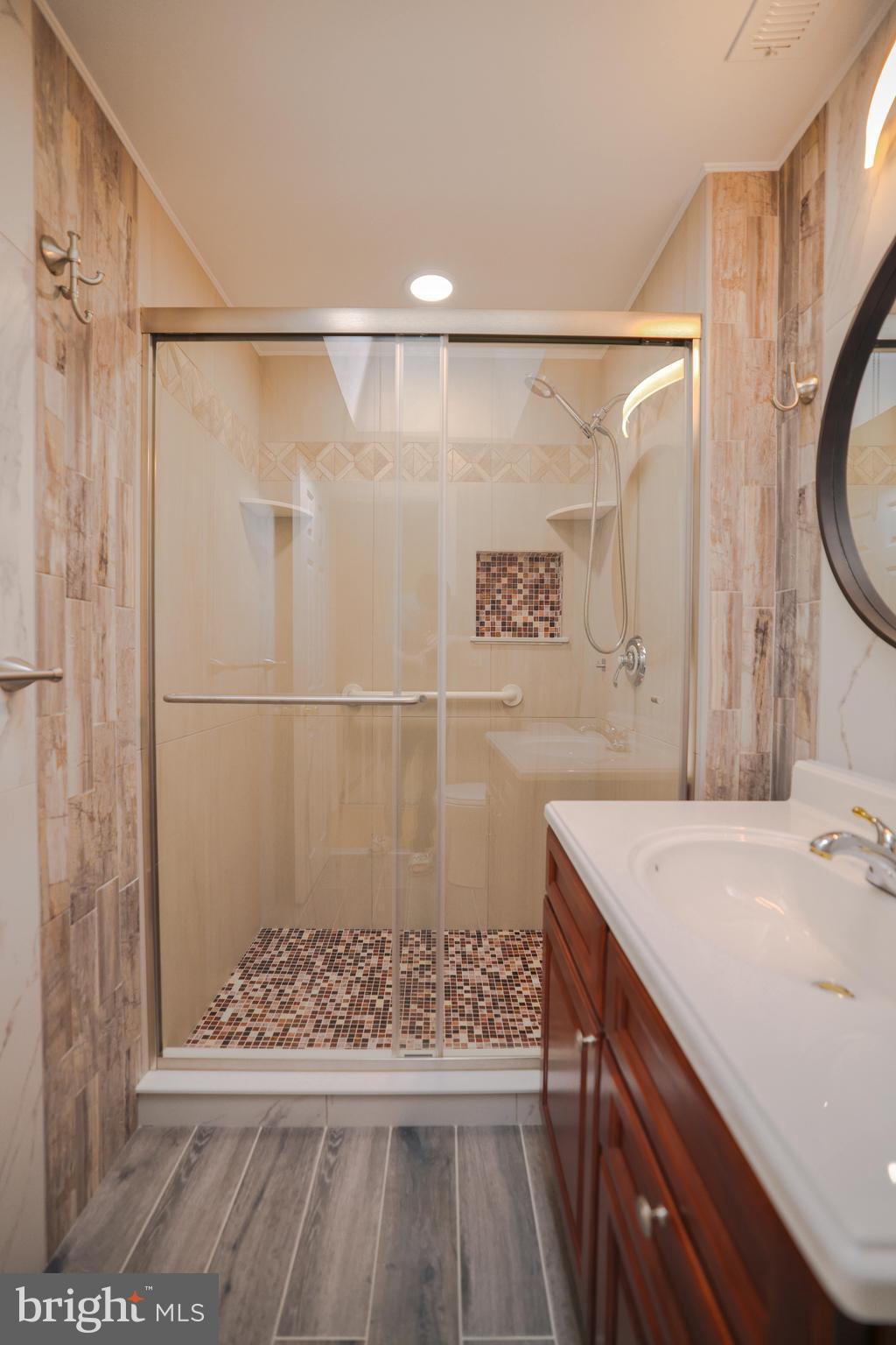 OXFORD CIRCLE - Residential