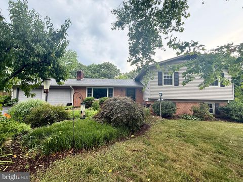 Homes For Sale - 10 Saint Andrews Crossover<br/> SEVERNA PARK, MD 21146