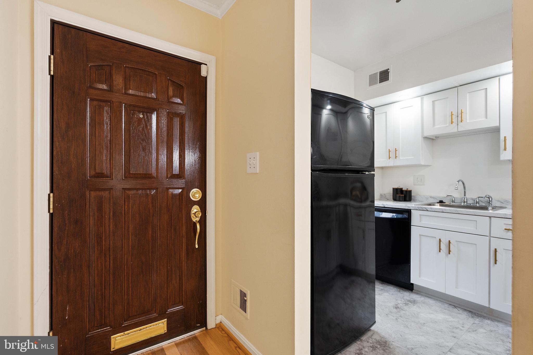 1074 PAPER MILL COURT NW 1074