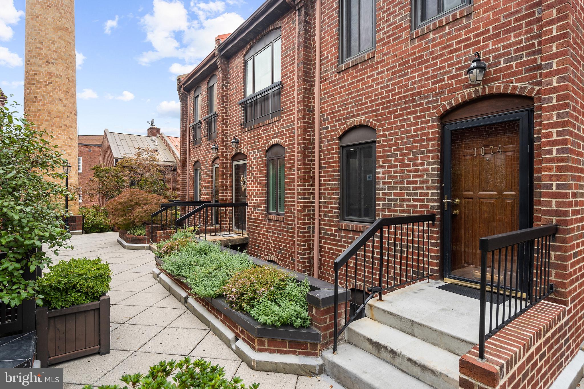 1074 PAPER MILL COURT NW 1074