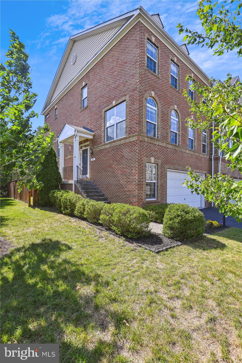RIVER POINTE - Residential