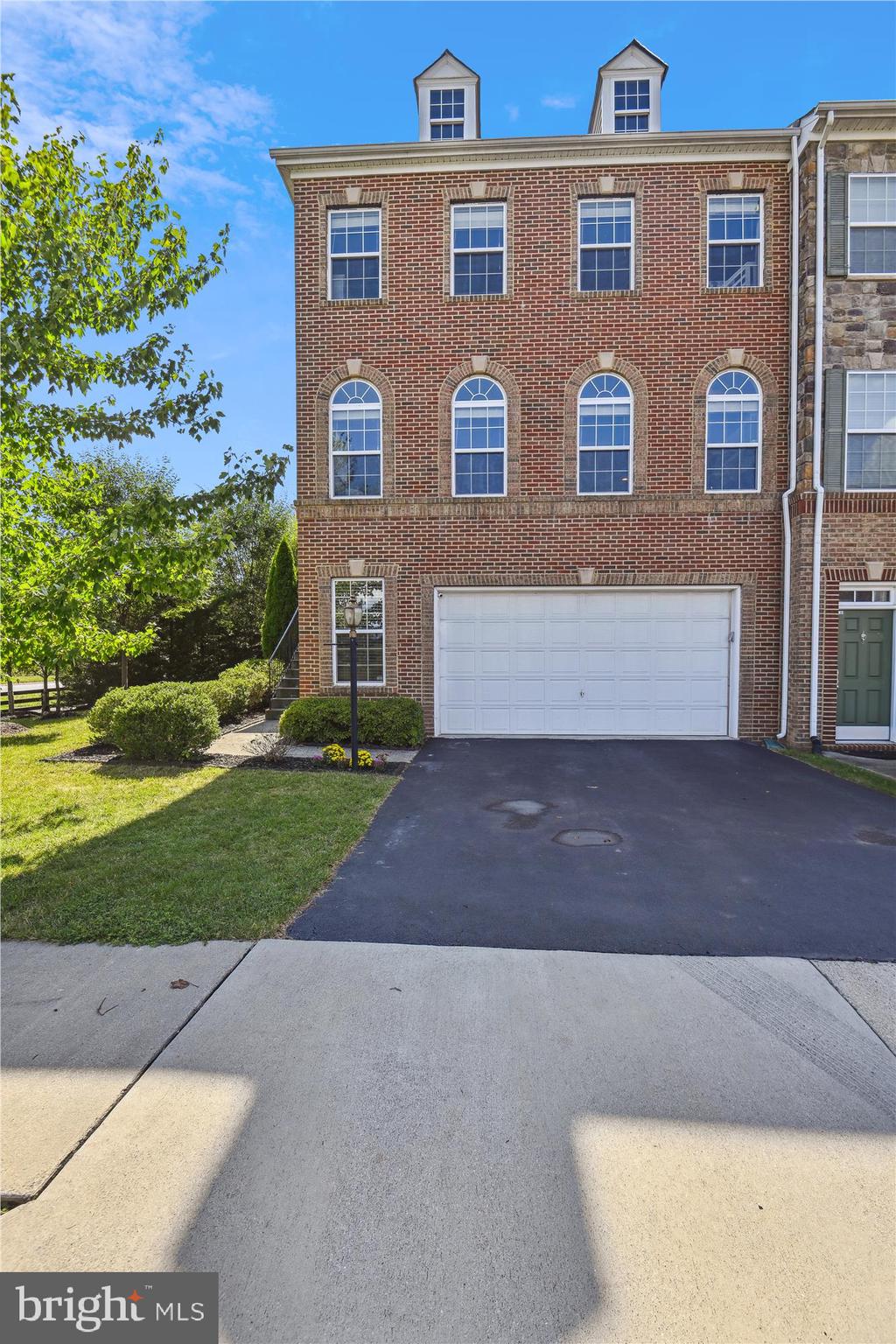 RIVER POINTE - Residential