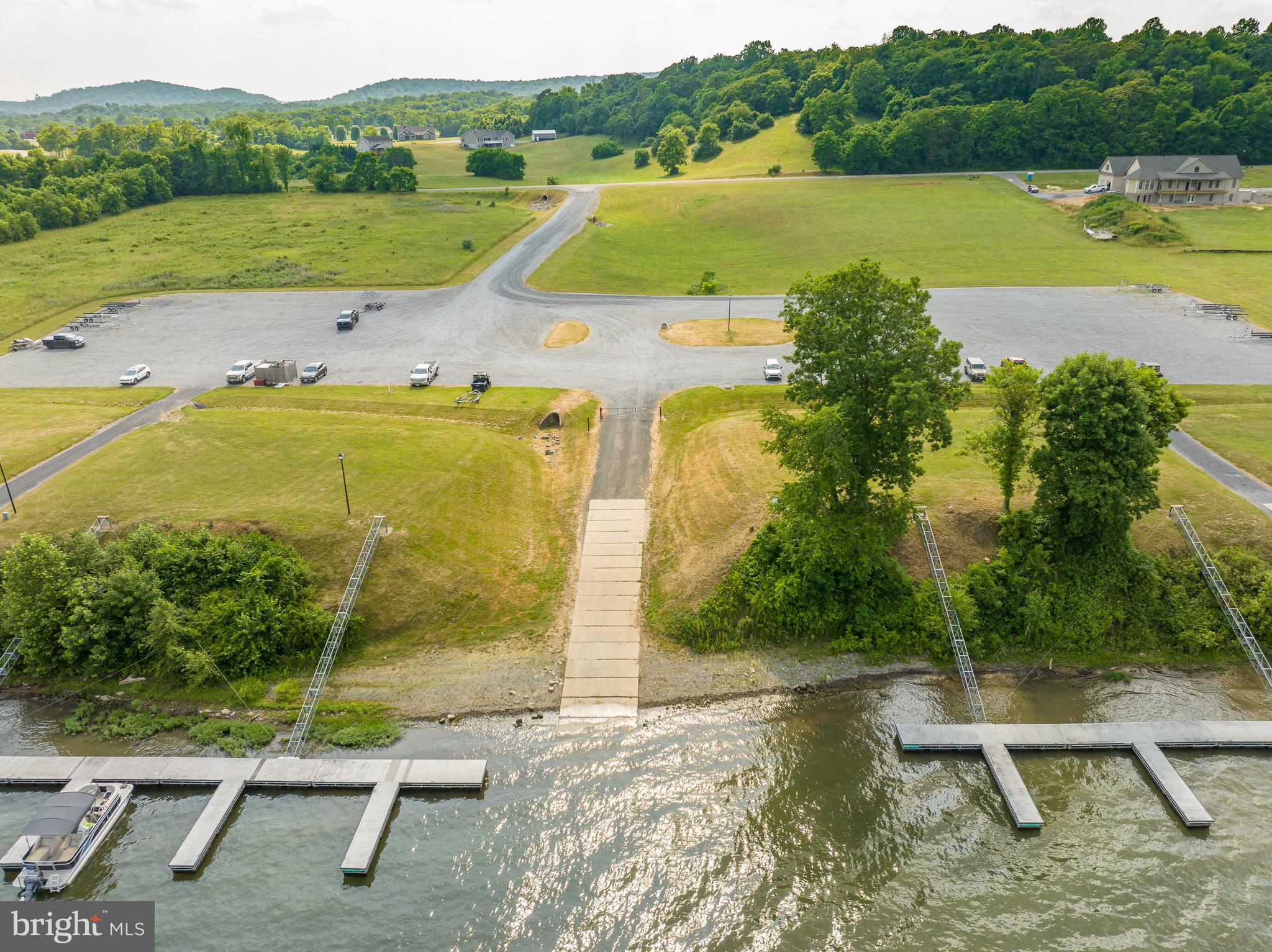 CROSSINGS ON THE POTOMAC - Land