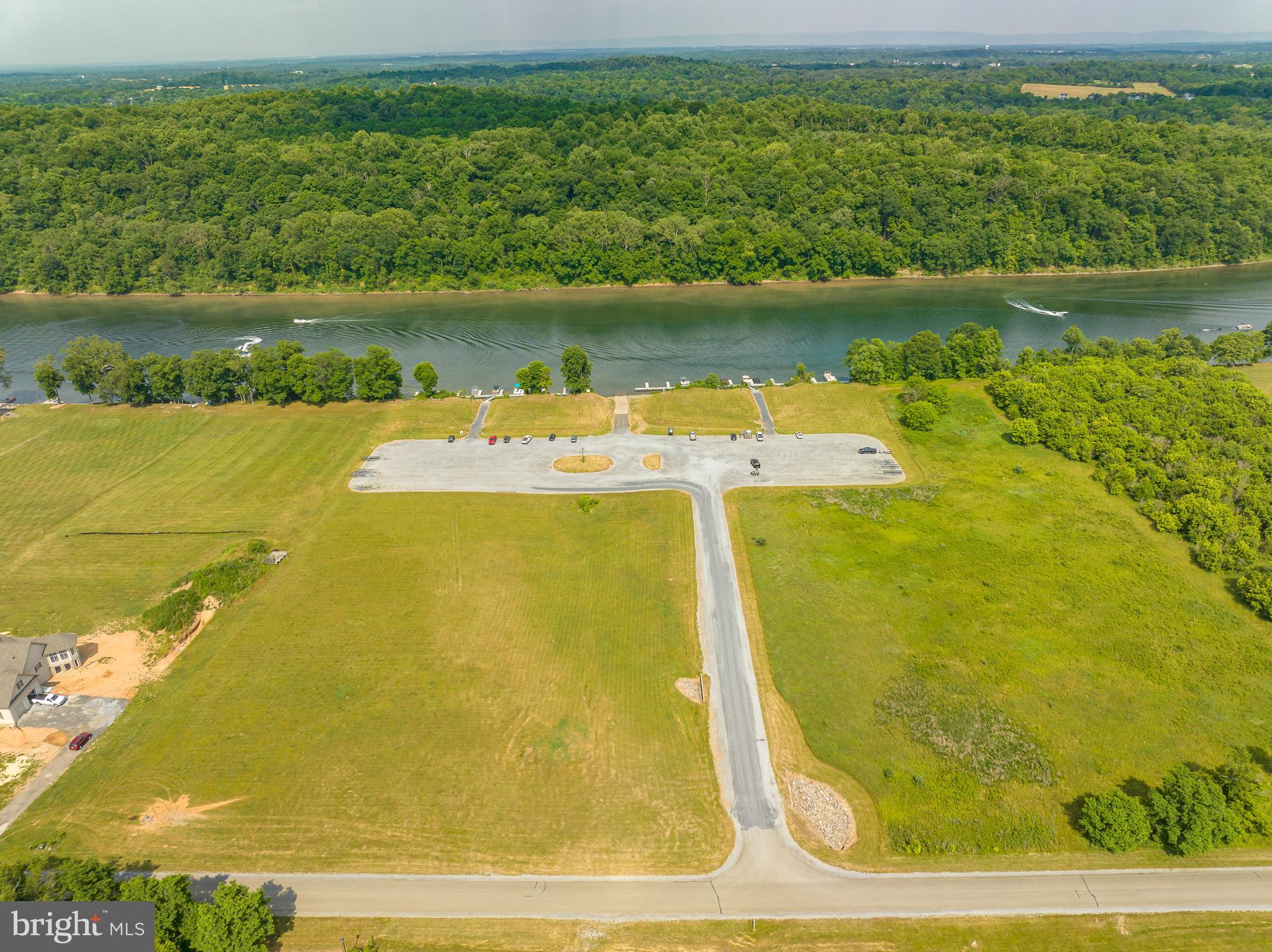 CROSSINGS ON THE POTOMAC - Land