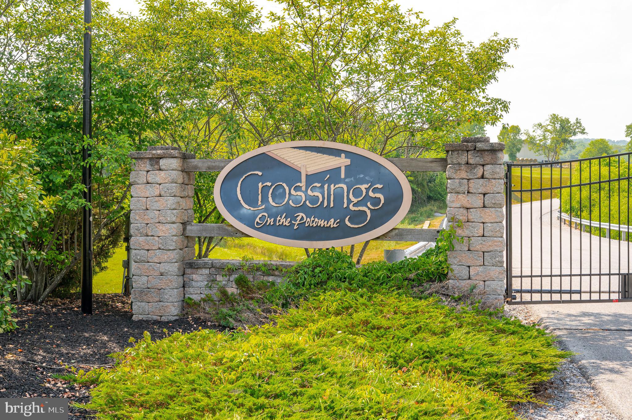 CROSSINGS ON THE POTOMAC - Land