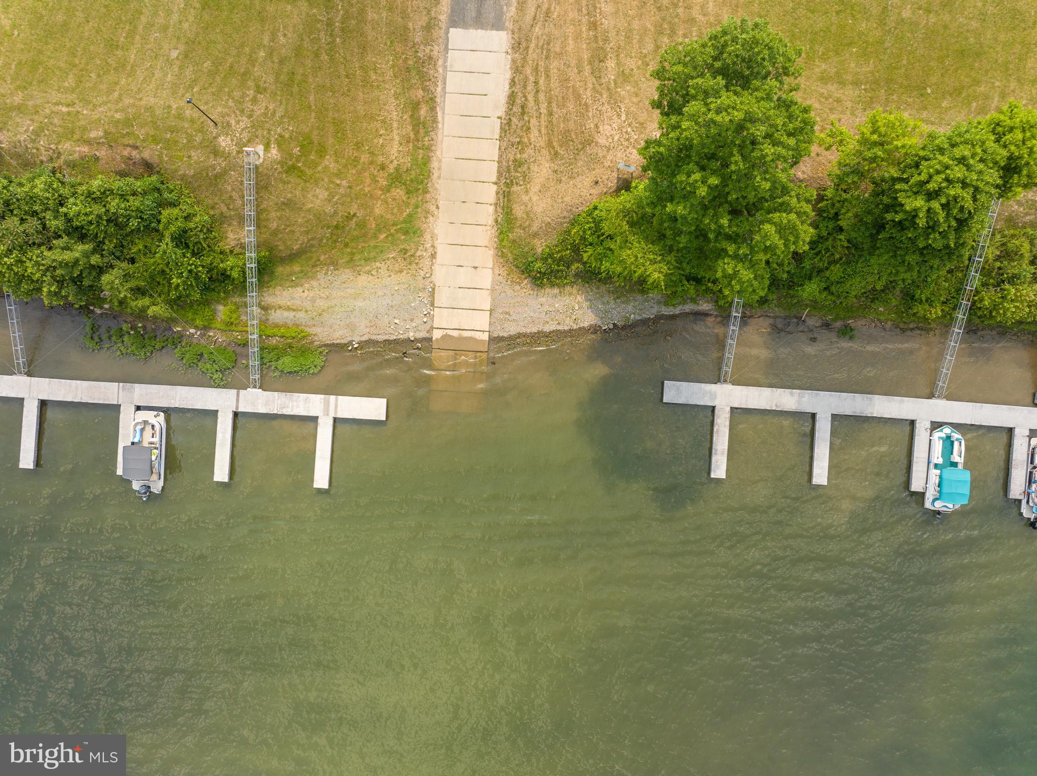CROSSINGS ON THE POTOMAC - Land