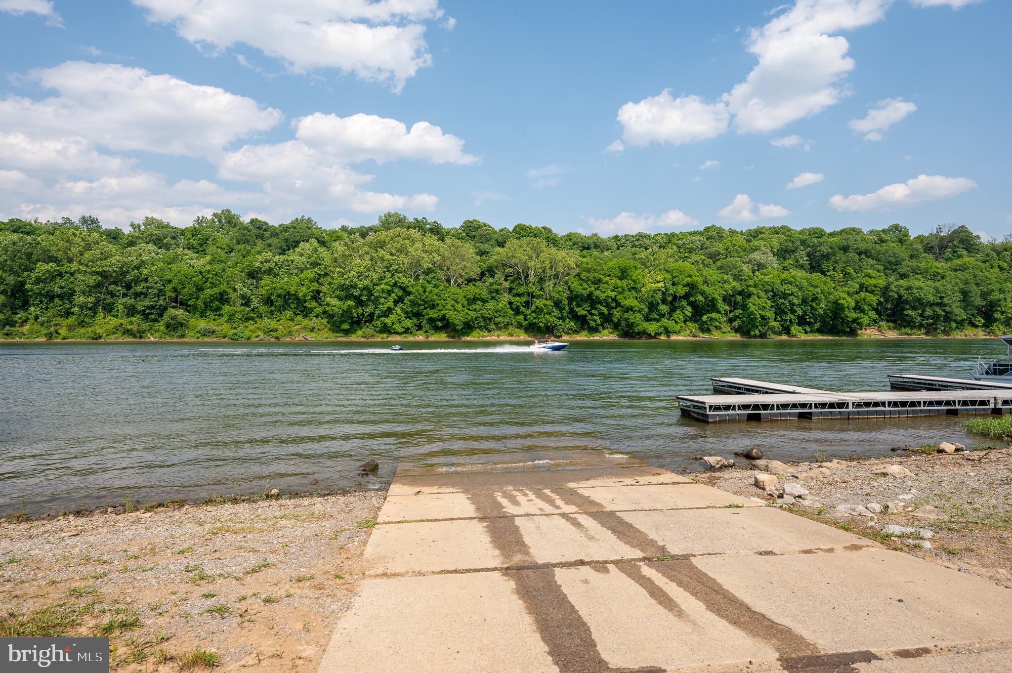 CROSSINGS ON THE POTOMAC - Land