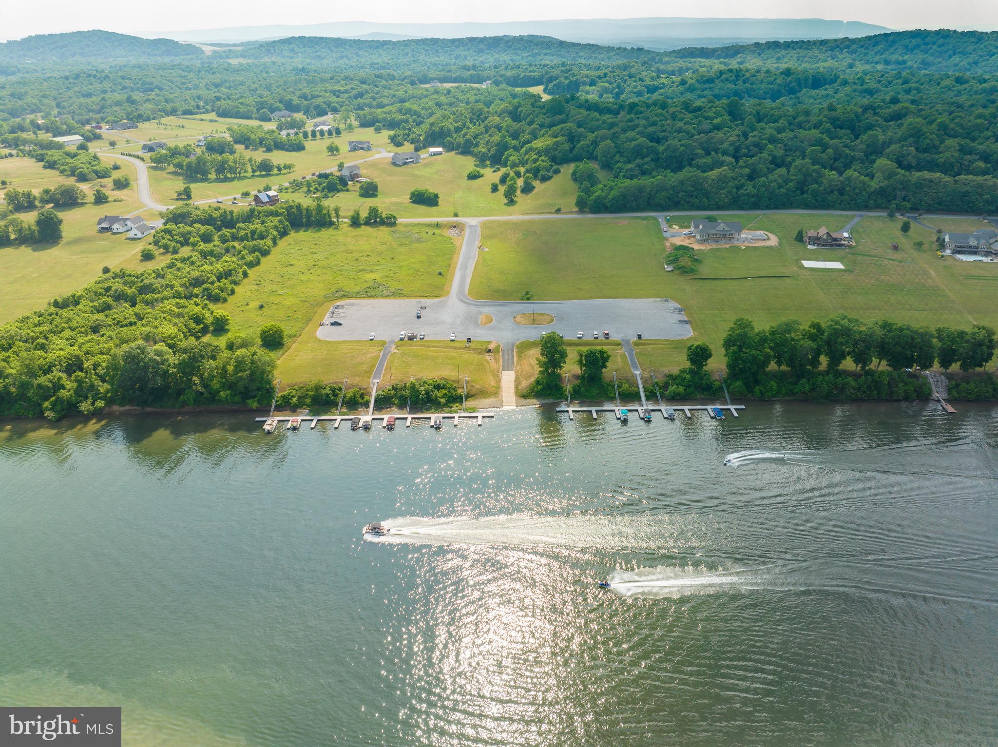 CROSSINGS ON THE POTOMAC - Land