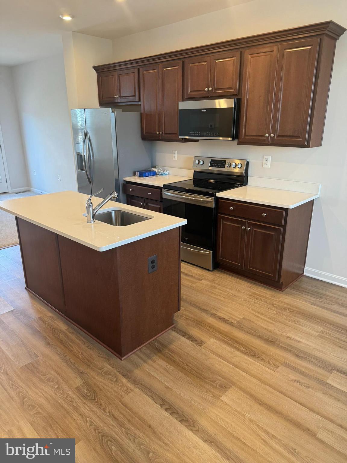 PRESIDENTS POINTE - Residential Lease